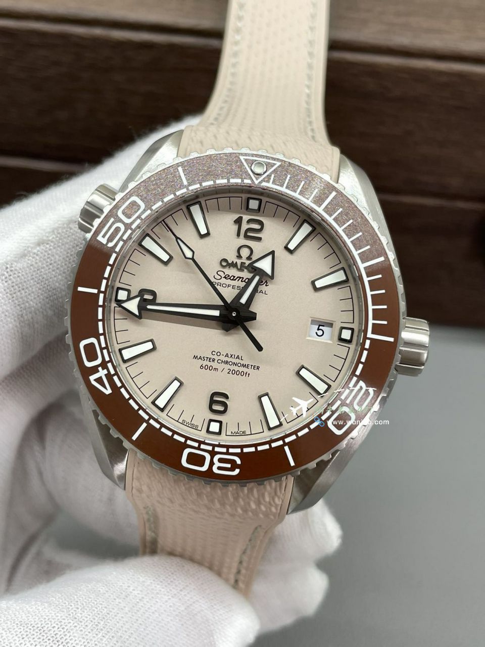 VSOMEGA Seamaster 600米新款 top 复刻高仿手表215.32.44.21.09.001 wrist watch  